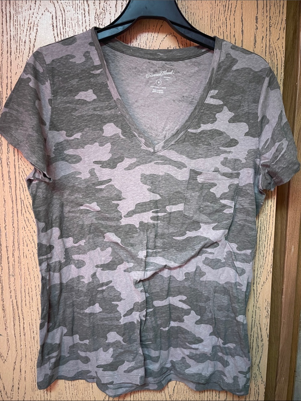 Universal Thread Gray Camo V-Neck Pocket Tee